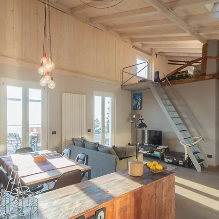 דירה Sunset Terrace Loft - View On