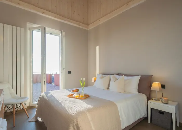 Lejlighed Sunset Terrace Loft - View On By Rent Brunate